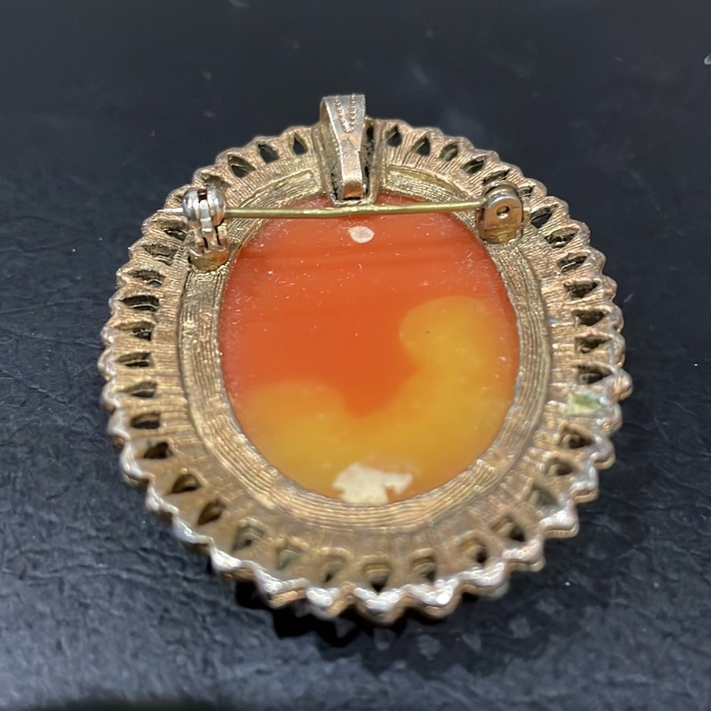 Three Ladies Vintage Brooch Pendant - Picture 3 of 6